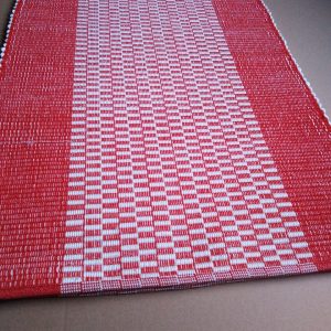 vzor nite červené, biele kocky obšité – šírka 50 cm