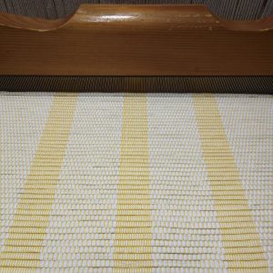 vzor žlté pruhy š.60 cm, zatkávané bielou látkou