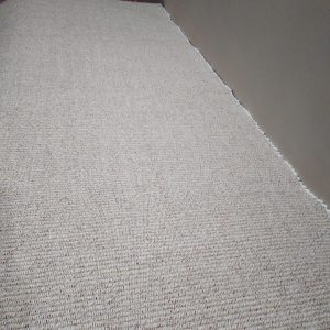 vzor nite krémovo – bordový melír š. 70 cm