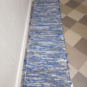 strapatý sivo-modro-krémový š.50 cm